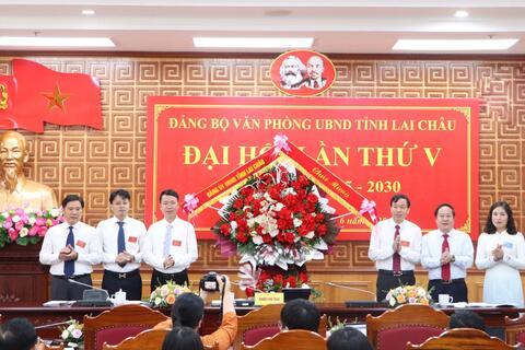Phó Bí thư Tỉnh ủy, Chủ tịch UBND tỉnh Lê Văn Lương dự Đại hội Đảng bộ Văn phòng UBND tỉnh lần thứ V, nhiệm kỳ 2025 - 2030