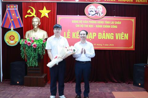 Chi bộ Tin học - Hành chính công: Kết nạp đảng viên